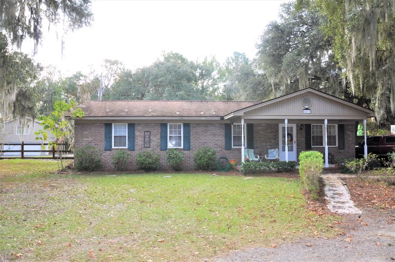 2477 Leadenwah Dr, Wadmalaw Island, SC 29487
