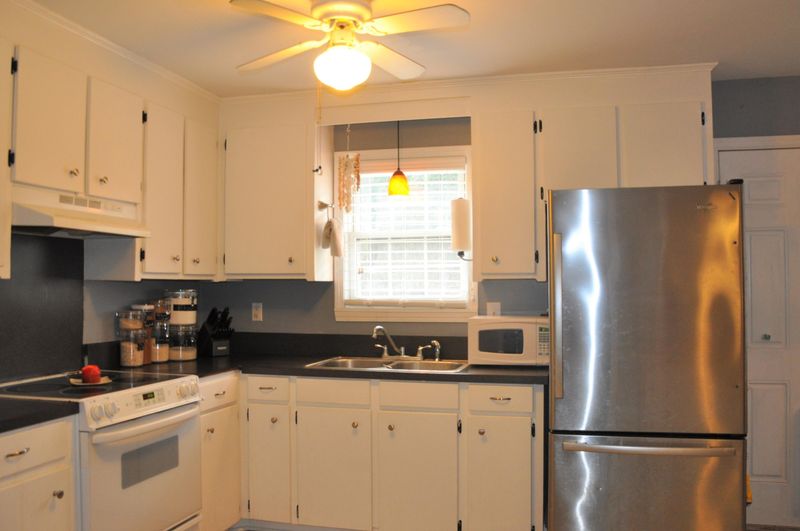 2477 Leadenwah Dr, Wadmalaw Island, SC 29487