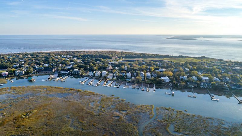 1424 Thompson Ave, Sullivans Island, SC 29482