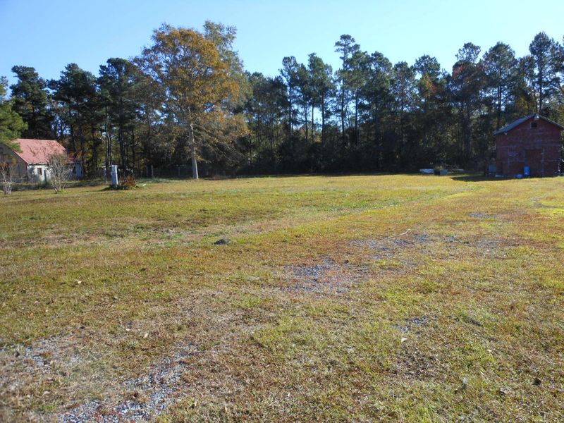 122 Woody Ln, Bonneau, SC 29431