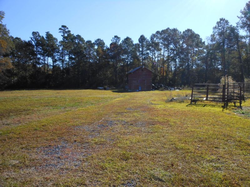 122 Woody Ln, Bonneau, SC 29431