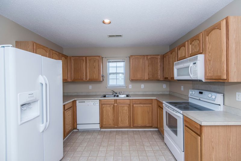 5014 Thornton Dr, Summerville, SC 29485