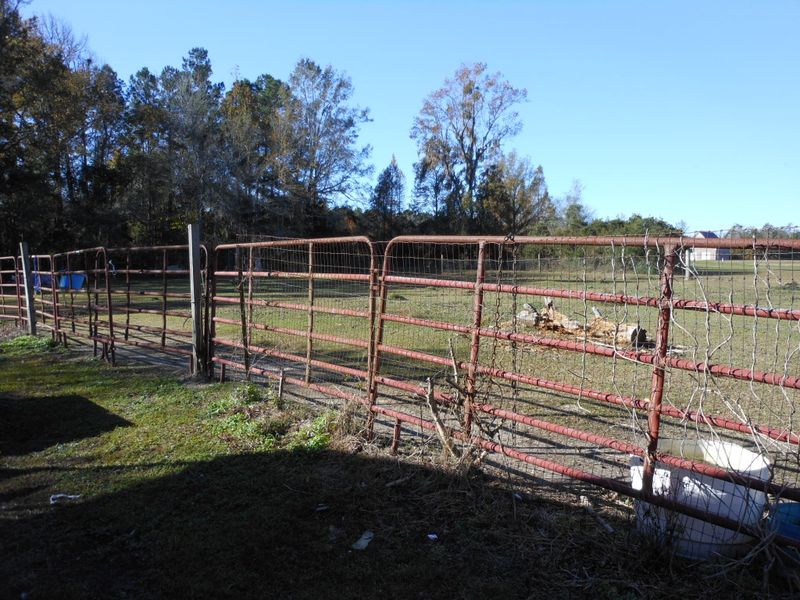 125 Woody Ln, Bonneau, SC 29431