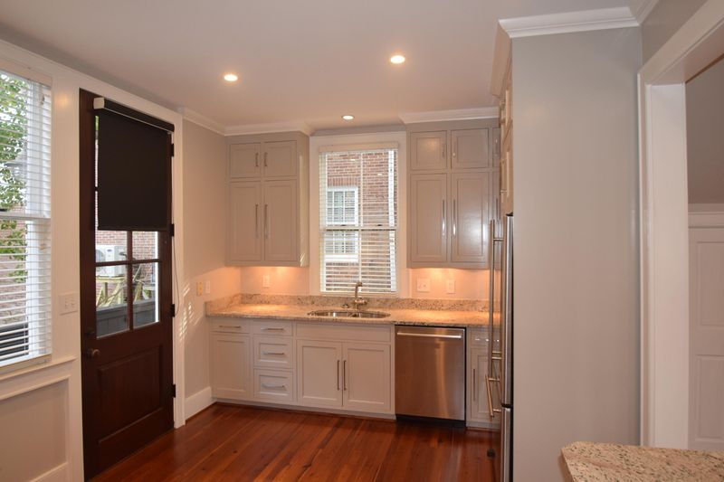 8 Chisolm St, Charleston, SC 29401