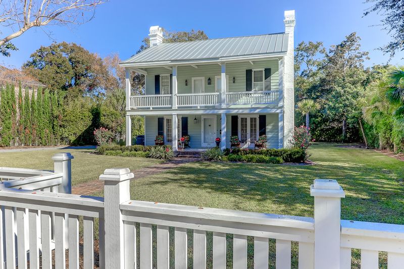 210 Bennett St, Mount Pleasant, SC 29464