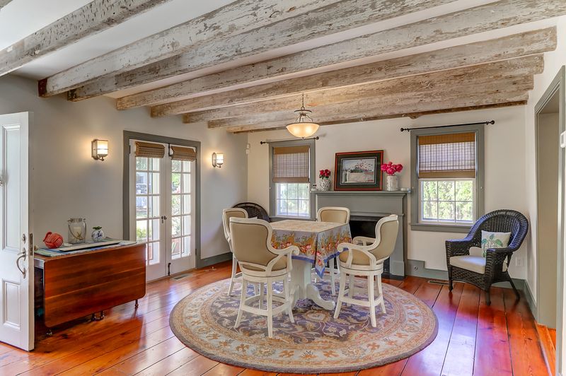 210 Bennett St, Mount Pleasant, SC 29464