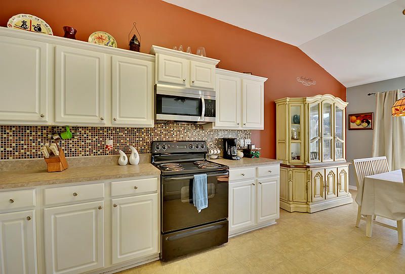 210 Goldfinch Ln, Summerville, SC 29485
