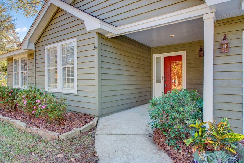 2008 Vestry Dr, Charleston, SC 29414