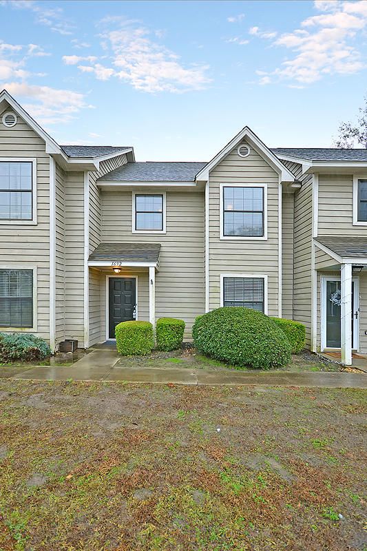 1692 Hunters Run Dr, Mount Pleasant, SC 29464