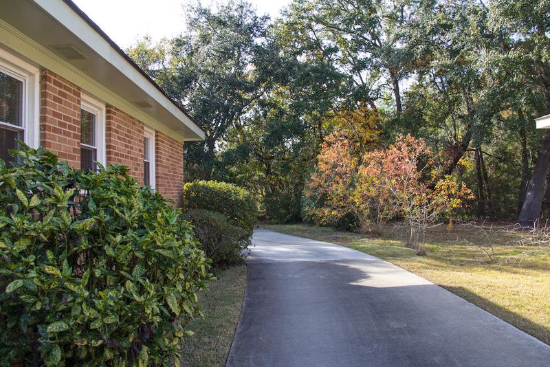 345 Canterbury Rd, Charleston, SC 29407
