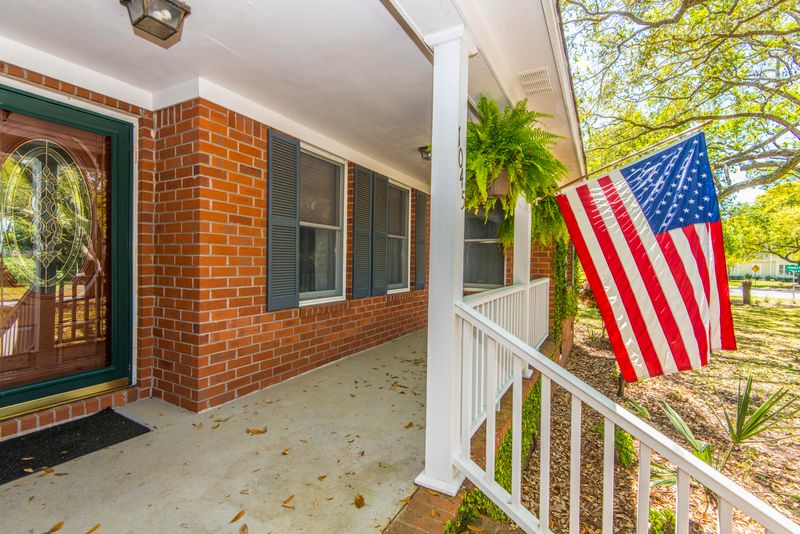 1045 Cliffwood Dr, Mount Pleasant, SC 29464