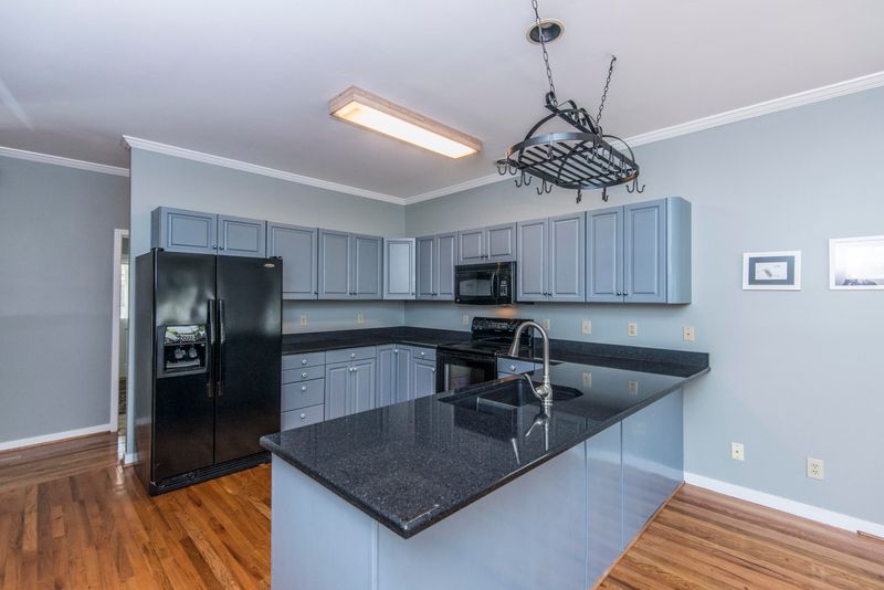 1045 Cliffwood Dr, Mount Pleasant, SC 29464