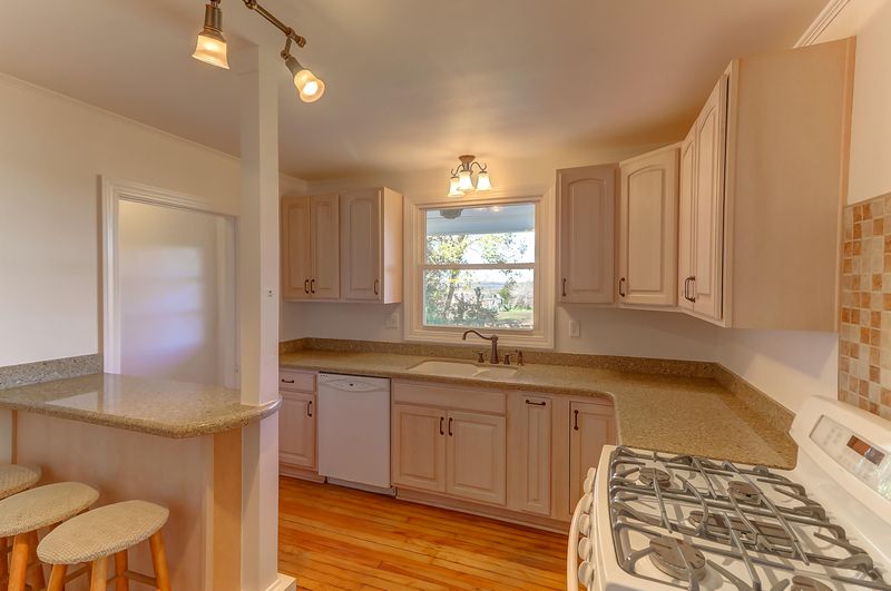 2328 Sunnyside Ave, Charleston, SC 29403