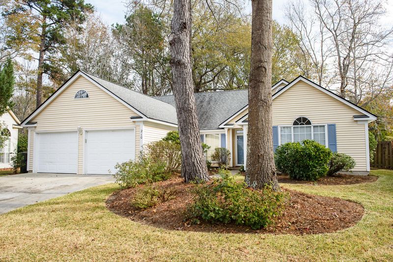 210 Candleberry Cir, Goose Creek, SC 29445