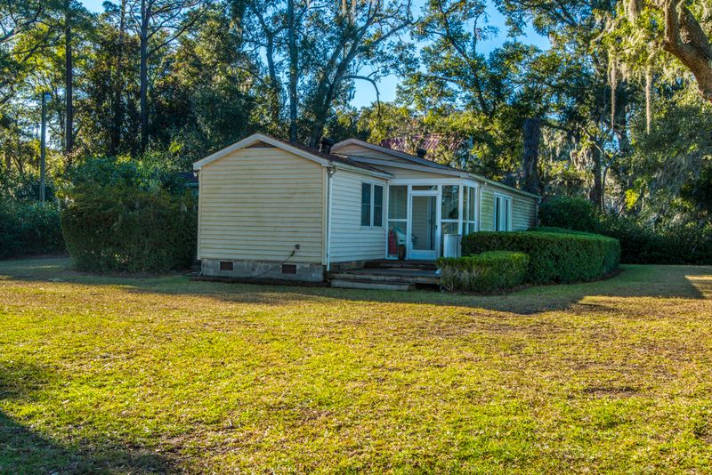 5850 Pecanetta Rd, Wadmalaw Island, SC 29487