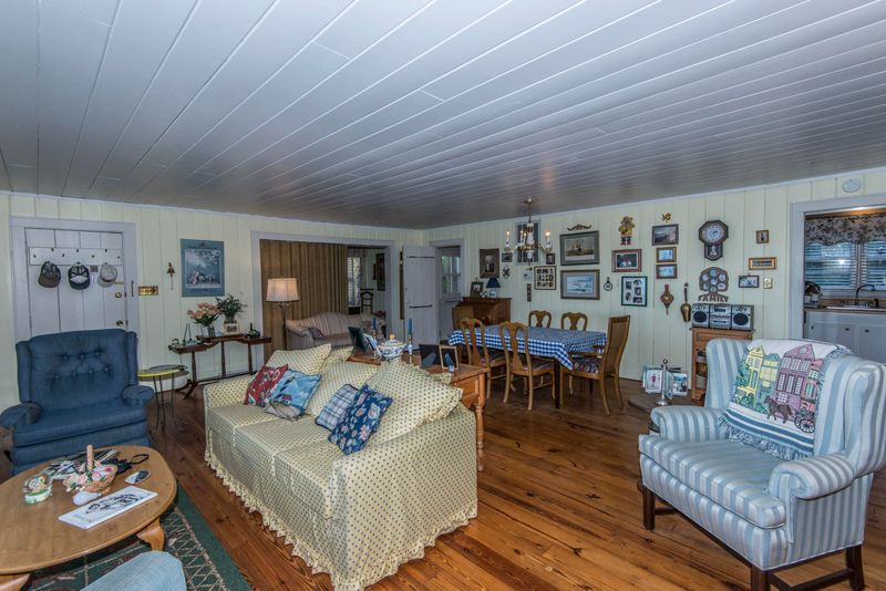 5850 Pecanetta Rd, Wadmalaw Island, SC 29487