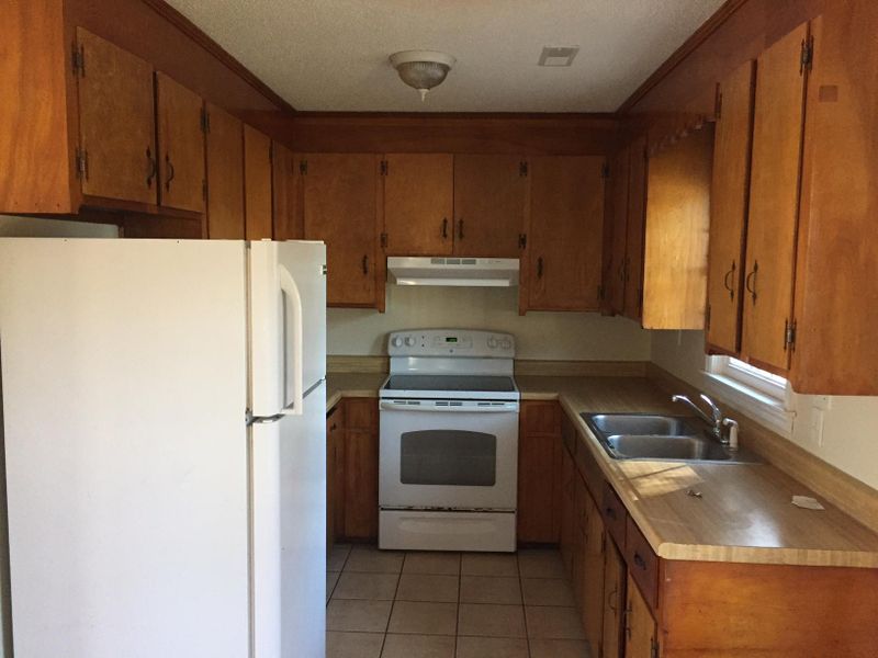 400 Madeline Dr, Goose Creek, SC 29445