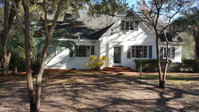 1019 Dennis Dr, Hanahan, SC 29410