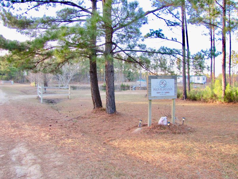 628 Old Country Pl, Bonneau, SC 29431