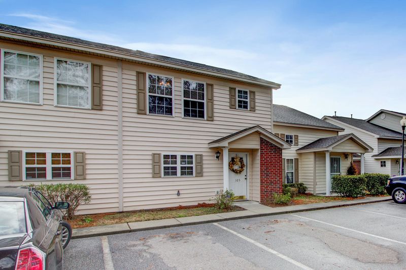 105 Amberwood Ln, Summerville, SC 29483