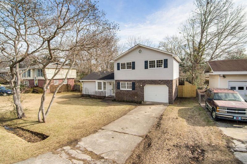 1243 Fort Dr, Hanahan, SC 29410
