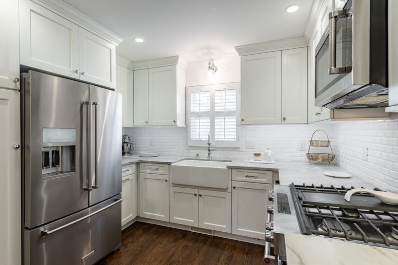 11 Poulnot Ln, Charleston, SC 29401