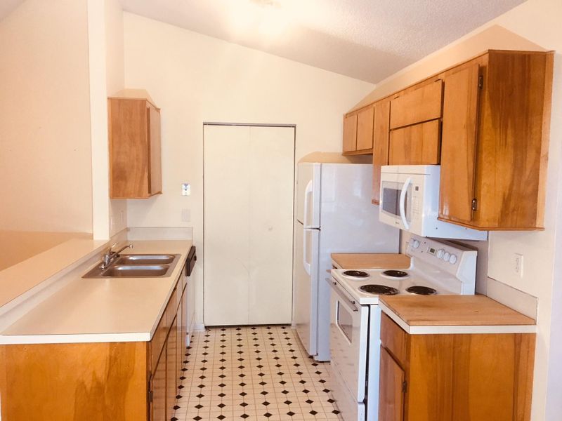 9518 Raven St, Ladson, SC 29456