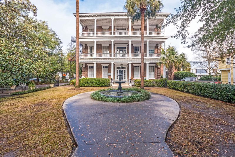 12 Bee St #12-D, Charleston, SC 29403