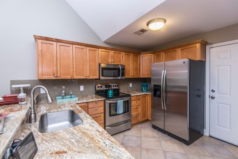 2746 Fernwood Dr, North Charleston, SC 29406