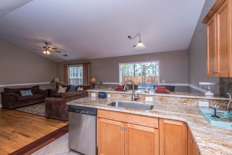 2746 Fernwood Dr, North Charleston, SC 29406