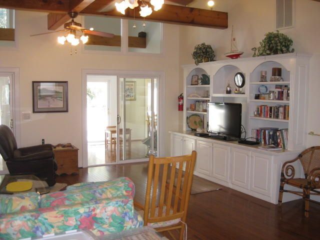 512 Pompano Rd, Edisto Island, SC 29438