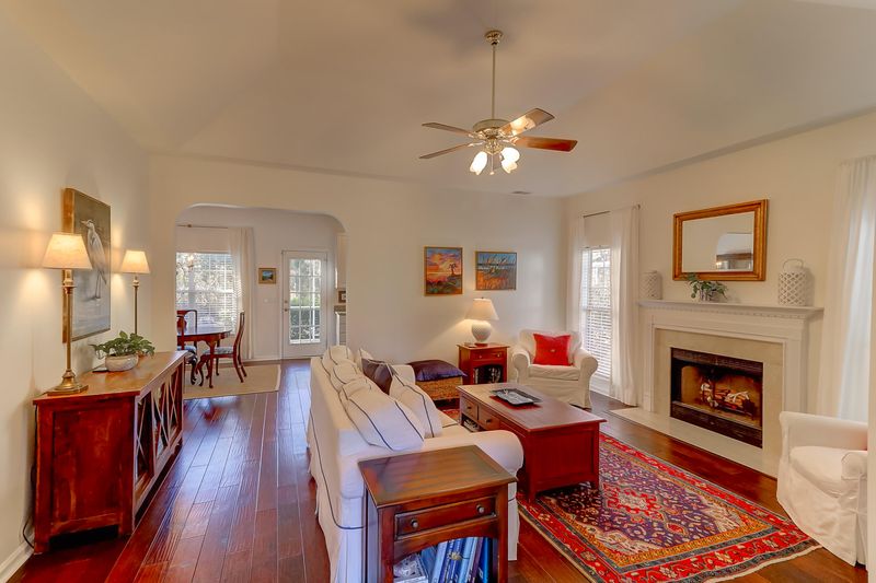2704 Palmetto Hall Blvd, Mount Pleasant, SC 29466