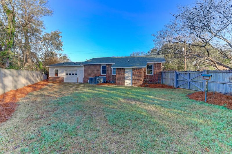 1427 Hartford Cir, North Charleston, SC 29405