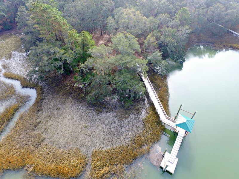 560 Parrot Point Dr, Charleston, SC 29412