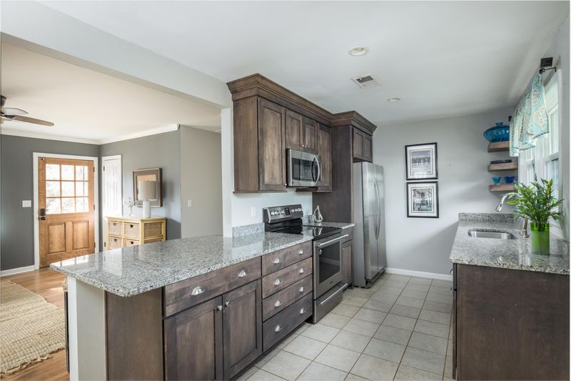734 Windward Rd, Charleston, SC 29412
