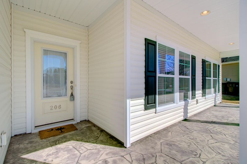 206 Pagoda Tree Dr, Goose Creek, SC 29445