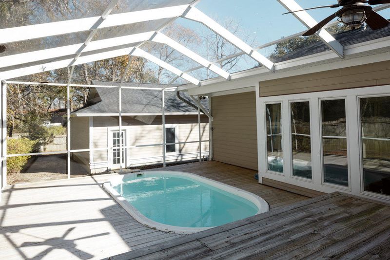 8 Lombardi Ln, Hanahan, SC 29410
