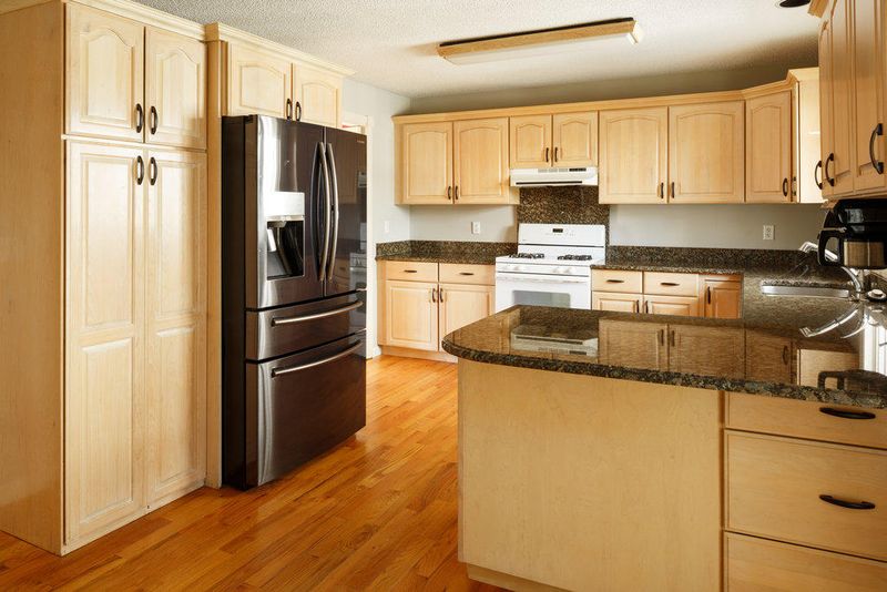 8 Lombardi Ln, Hanahan, SC 29410