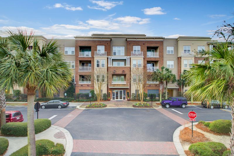 200 River Landing Dr #D307, Charleston, SC 29492