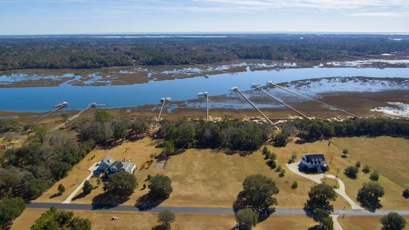61 Anchor Watch Dr, Wadmalaw Island, SC 29487