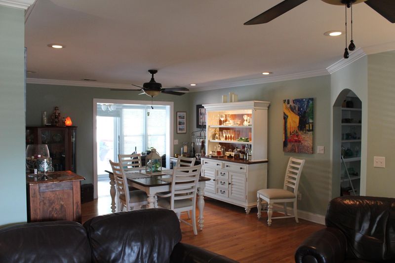 5826 E Lakeside Dr, Hanahan, SC 29410