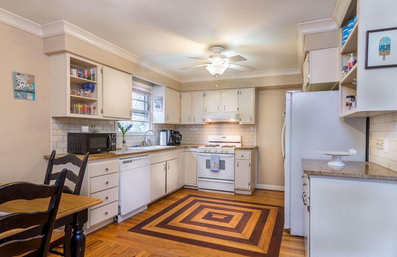 1239 Wisteria Rd, Charleston, SC 29407