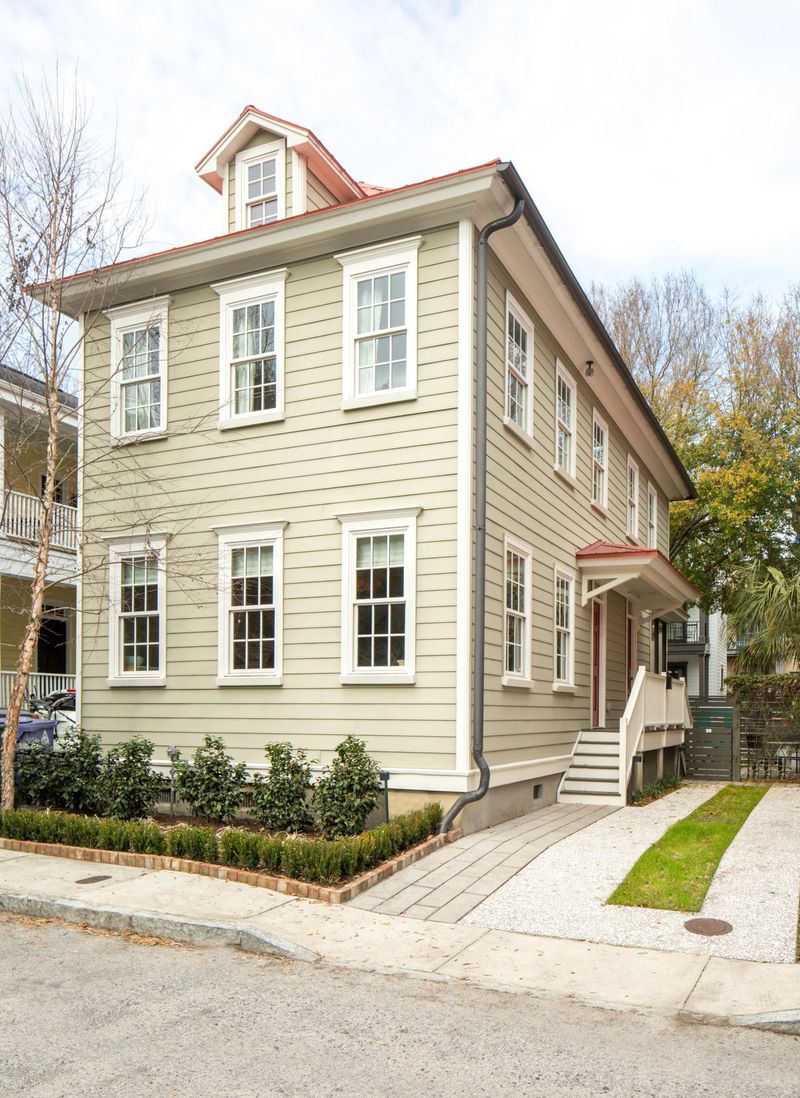 15 Radcliffe Pl, Charleston, SC 29403