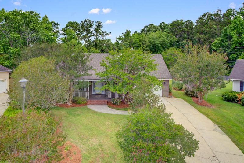 2 Glenkirk Dr, Charleston, SC 29414