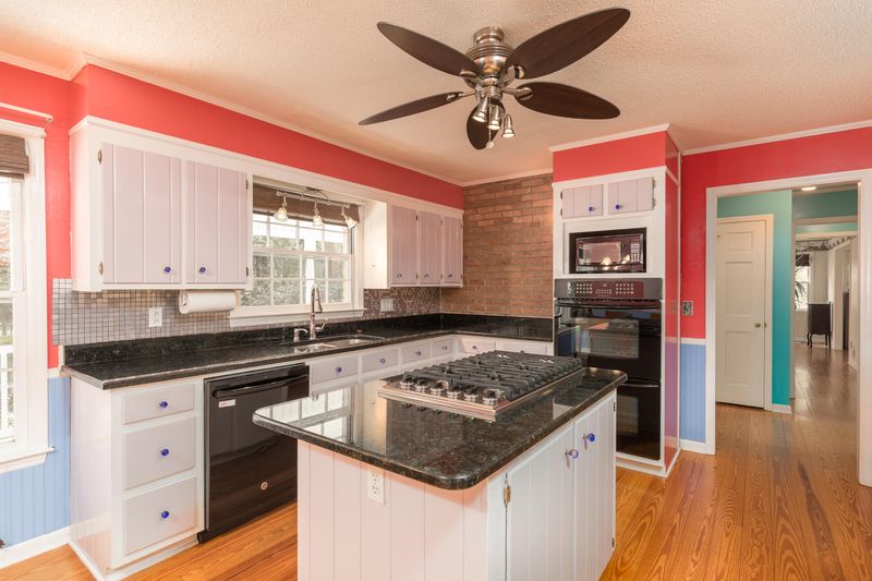 114 W Johnston St, Summerville, SC 29483