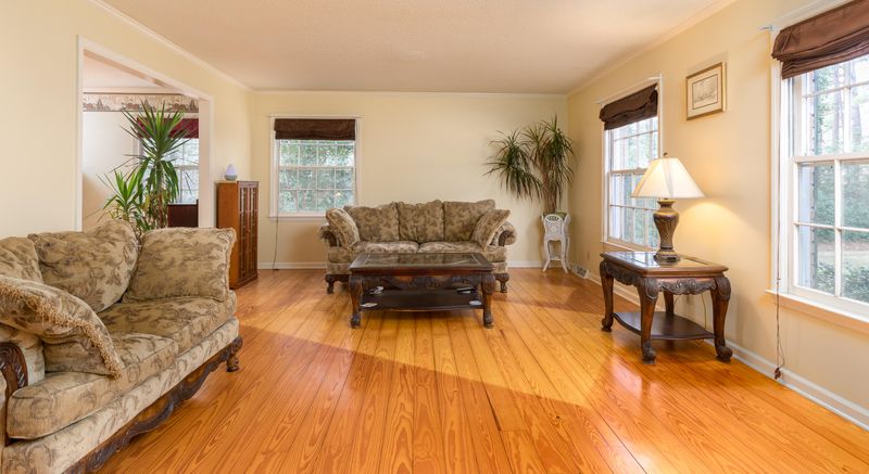 114 W Johnston St, Summerville, SC 29483