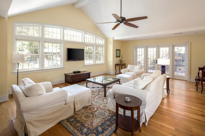 8 Johnson Rd, Charleston, SC 29407