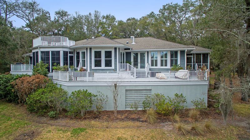 6556 Southmount Rd, Wadmalaw Island, SC 29487