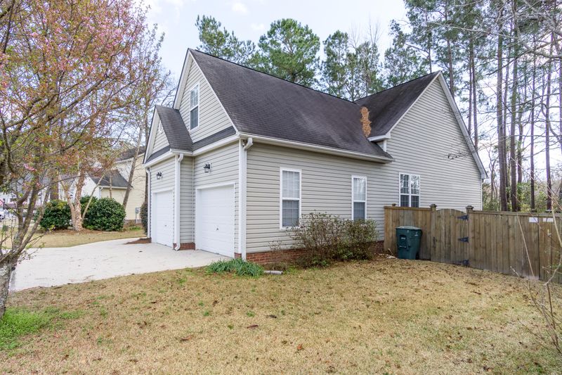 21 Commissioners Ct, Hanahan, SC 29410