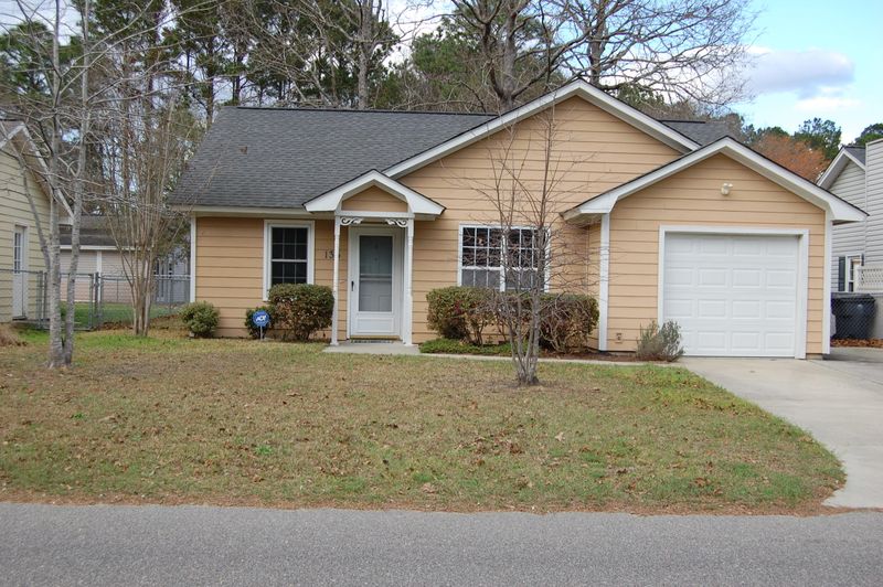 135 Manchester Rd, Summerville, SC 29483